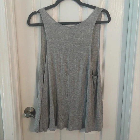 Gray Graphic Sleeveless Tank Top - Beach Mode On - Size: Large - Picture 4 of 4